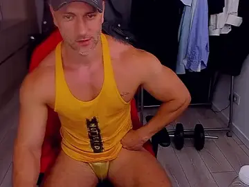 Stripchat Live Sex Cam of MarisMuscle