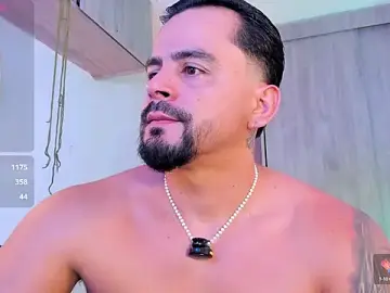 Stripchat Live Sex of riky_11