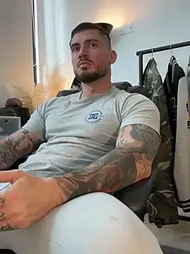 Stripchat Free Live Porn of DimitriSullivan_