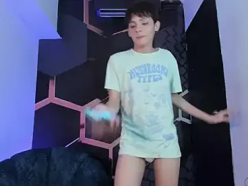Stripchat Watch Live Sex Cams of MathiasGreen_