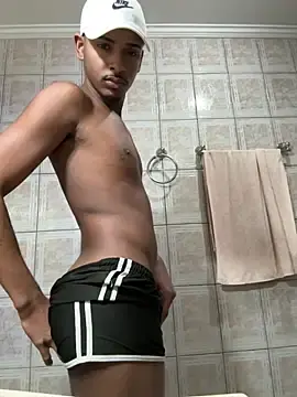 Stripchat Free Porn Cam of pretin19cm1