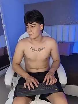 Stripchat Sex Cam of MaxCruz_