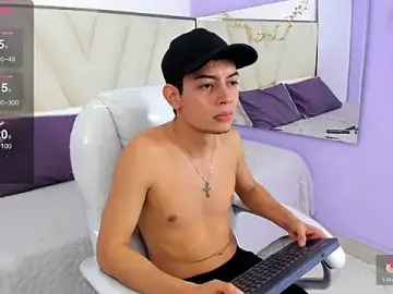 Stripchat Live Sex Cam of Ethan12_