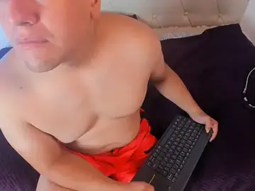 Stripchat Adult Webcams of oliver_price1
