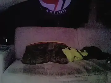 Stripchat Live Sex Cam of Bigthroaterboy