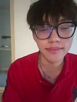Stripchat Live Sex Cam of Ethan_64724