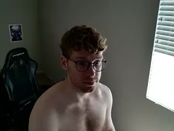 Stripchat Free Porn Cam of BlueEyedTallGuy94
