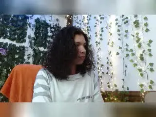 Xlovecam Live Sex of FrankieManHot