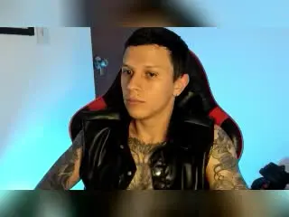Xlovecam Free Porn Cam of MasterDaveExtreme
