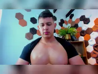 Xlovecam Nude Webcam of RomanCroft