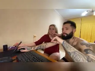 Xlovecam Free Porn Cam of MikeAndAnna