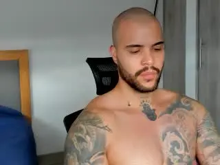Xlovecam Live Sex of MedellynDark