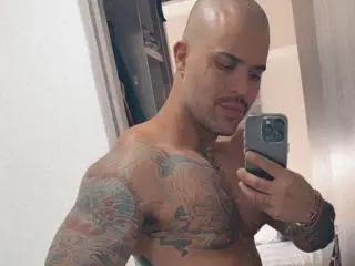 Xlovecam Free Live Porn of MedellynDark