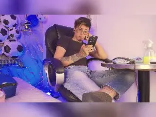 Xlovecam Sex Chat of Aeron69